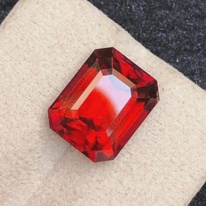 Piedra preciosa suelta de rubí rojo birmano natural de talla esmeralda de 9,9 ct+, certificada como impecable (AAA)