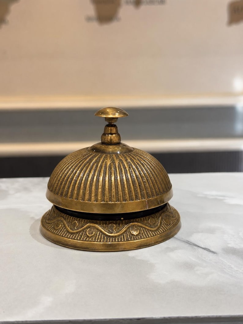 Cloche de bureau en laiton vintage gravée cloche de service d'hôtel décor de comptoir de réception fait main image 16