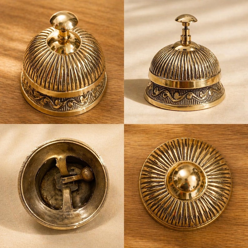 Peut inclure: Une cloche de bureau en laiton poli avec un sommet bomb&eacute; &agrave; cannelures verticales et une base orn&eacute;e d'un motif de volutes en relief. La cloche comprend un m&eacute;canisme &agrave; bouton-poussoir central et un battant interne visible par le dessous.