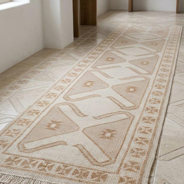 Hand-Knotted Oushak Wool Runner Rug: Vintage Turkish Style, 3x20