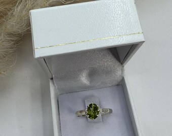 925/1000 silverring med peridotsten