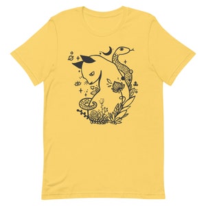 Chemise jaune chat et serpent, tee-shirt graphique Line Art, t-shirt d’œuvres d’art originales, t-shirt unisexe animal, esthétique Art Hoe