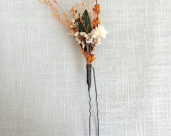 fermaglio fiori secchi rustico, spilla botanica arancio e bianco, per styling stagionale o matrimonio
