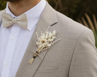 Trockenblumen Anstecker, reine Weißtöne, rustikale florale Anstecknadel, handgemachtes Hochzeitsaccessoire