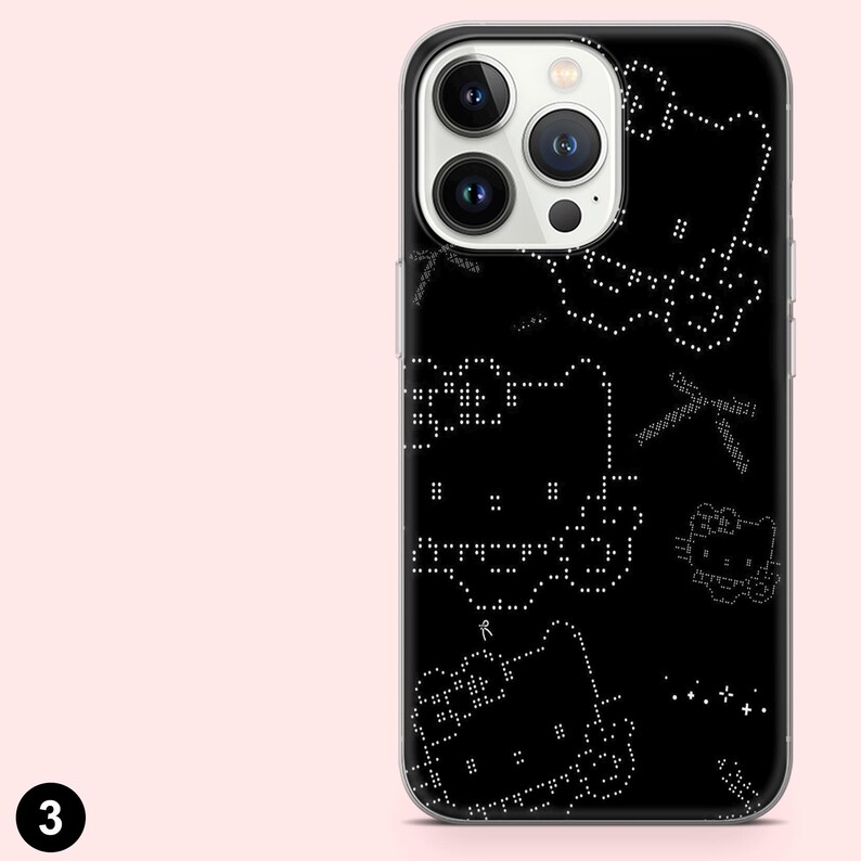 Puede incluir: Funda de tel&eacute;fono negra con un dise&ntilde;o punteado de personajes de Hello Kitty. La funda tiene un borde transparente y un fondo negro. El dise&ntilde;o incluye varias poses y gr&aacute;ficos de Hello Kitty.
