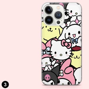 Puede incluir: Funda transparente para tel&eacute;fono con un dise&ntilde;o de collage colorido de personajes de dibujos animados, incluyendo Hello Kitty, en tonos blanco, rosa, amarillo y negro. La funda tiene un borde transparente y cubre la parte trasera y los lados del tel&eacute;fono.