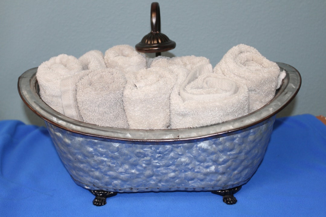 Large Farmhouse Bath Tub for Crafts Hammered Metal, 17 Inch Splish