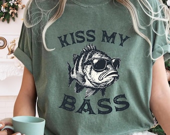 Kiss My Bass T-Shirt, Retro Fishing Shirt, Funny Angler Gift for Men Dad Grandpa, Bass Fishing T-shirt, Outdoorsman Humor Top,Fisherman Gift