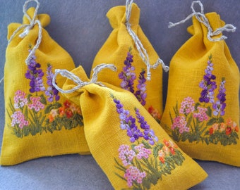 Geel linnen lavendelzakje met geborduurde veldbloemen, Cadeauzakje, Etui met veters, Huisgeurzakje