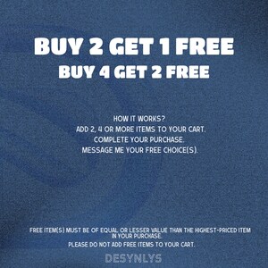 Może przedstawiać: Ciemnoniebieska, teksturowana grafika z białym tekstem: BUY 2 GET 1 FREE, BUY 4 GET 2 FREE, HOW IT WORKS? ADD 2, 4 OR MORE ITEMS TO YOUR CART. COMPLETE YOUR PURCHASE. MESSAGE ME YOUR FREE CHOICE(S). FREE ITEM(S) MUST BE OF EQUAL OR LESSER VALUE.