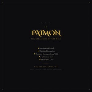 以下が含まれることがあります： 黒い背景に金色の文字で「PAIMON, The Great King of the West」と書かれたデジタルPDFグリモワール。テキストには「Four Original Rituals」、「The Grand Invocation」などの関連トピックが記載されています。「SANCTUM LIGHT - THE MODERN ARS GOETIA」というテキストも表示されています。