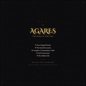 Op de afbeelding: Een digitale PDF-grimoire met de titel "Agares, The Duke of the East" in gouden letters op een zwarte achtergrond. De tekst bevat rituelen en aanroepingen. De zin "Sanctum Light - The Modern Ars Goetia" is ook aanwezig.