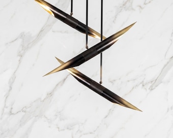 Żyrandol Diabolo w stylu Mid Century Modern – mosiężna lampa wisząca z trzema stożkami – ręcznie robiona lampa sufitowa w stylu industrialnym – włoskie oświetlenie Stilnovo