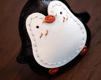 Llavero de pingüino de cuero hecho a mano, dije para bolso de moda