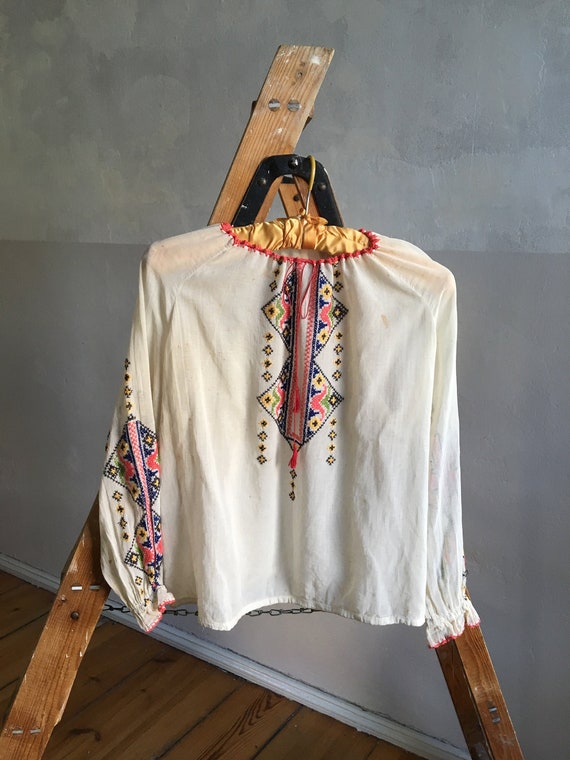 1930s Hungarian blouse . vintage 30s embroidered g