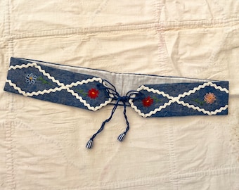 1940s Bavarian belt . 40s vintage hand embroidered wool cincher