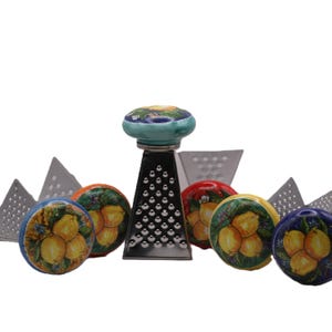 "Tappo d'Arte" Grater – The Utensil That Decorates Your Table. A convenient and elegant grater.