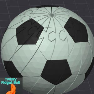 Può includere: Un giocattolo fidget a forma di pallone da calcio bianco e nero. La palla ha un design geometrico con pentagoni neri e sezioni bianche. Il testo "Twisty Fidget Ball" è visibile nell'angolo in basso a sinistra. È visibile anche un giocattolo fidget arancione.