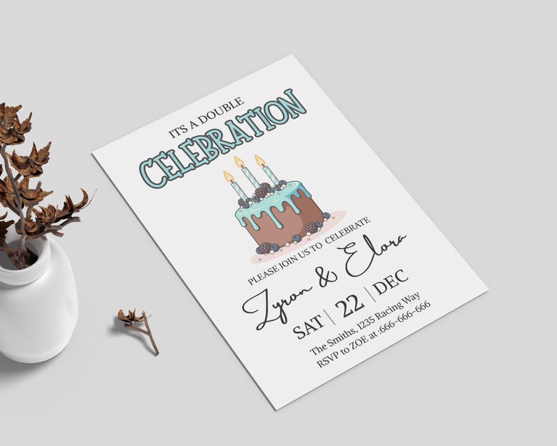 Pu&ograve; includere: Un biglietto d'invito bianco con la scritta "ITS A DOUBLE CELEBRATION" e "Zyron & Elora" con un'illustrazione di torta. La data &egrave; sabato 22 dicembre. L'invito include un contatto RSVP.