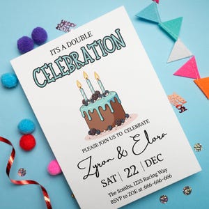 Pu&ograve; includere: Un biglietto d'invito bianco con la scritta "IT'S A DOUBLE CELEBRATION" e un'illustrazione di torta. Il biglietto include anche i nomi "Zyron & Elora", la data "SAT 22 DEC" e un contatto RSVP.