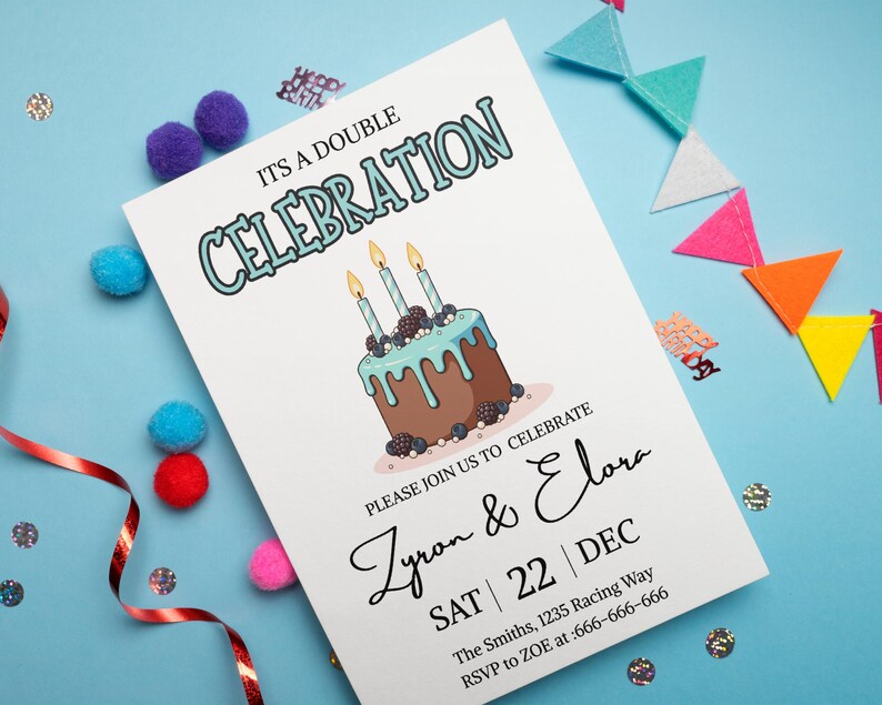 Pu&ograve; includere: Un biglietto d'invito bianco con la scritta "IT'S A DOUBLE CELEBRATION" e un'illustrazione di torta. Il biglietto include anche i nomi "Zyron & Elora", la data "SAT 22 DEC" e un contatto RSVP.