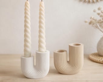 Podwójny świecznik w kształcie litery U z Jesmonite | Nowoczesny żyrandol na 2 świece | Minimalistyczny wystrój | Ręcznie robiony designerski świecznik | Dekoracyjny prezent