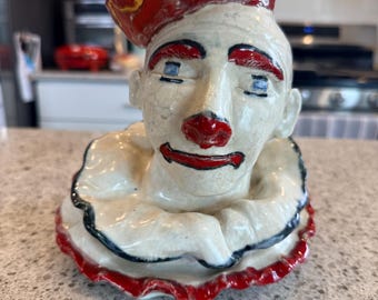 Escultura o figura de payaso de cerámica antigua