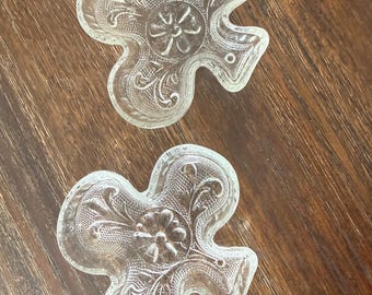 Vintage Tiara Indiana Sandwich Glass 3 Leaf Clover Ashtrays Set of 2
