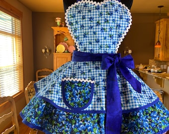 Blueberries on gingham retro apron