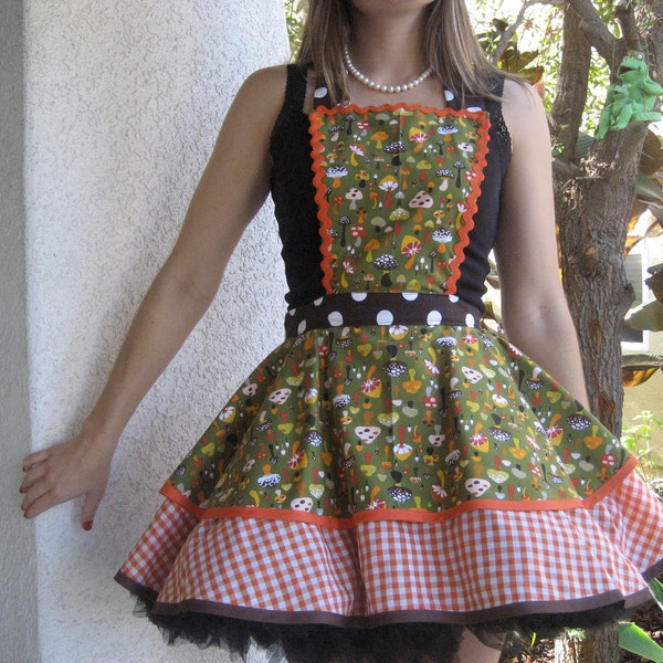 Sale.. Willow Shroom Olive Green and Orange Gingham Apron