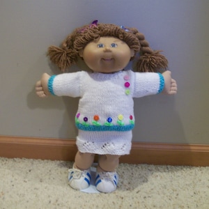 A Crew Neck Sweater with Flower Buttons Long Sleeves Knit Hand Made CPK&#39;s Back Closure with Three Buttons Dolls Doll Clothes Toys