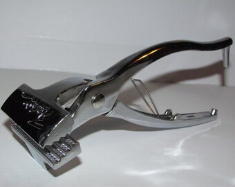 Fredrix Canvas Pliers, Artist Stretching Tool, Extra Wide Grip & Spring Handle Pliers - NIP