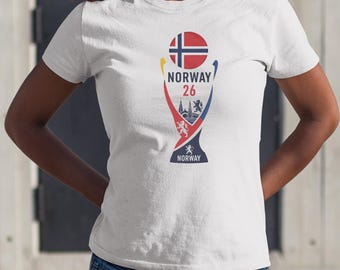 Norwegen Flagge Farben Tribute Style Fußball Grafik Tee, World Tournament Trophy animiertes Design, Fußball inspiriertes Geschenk für Fans Unisex T-Shirt