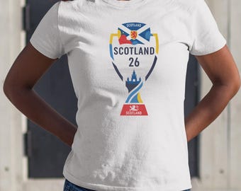 Schottland-Flaggen-Tribute-Art-Fußball-Grafik-T-Stück, World Tournament Trophy animiertes Design, Fußball-inspiriertes Geschenk für Fans Unisex-T-Shirt