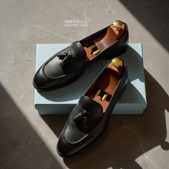 Sleek Black Leather Tassel Loafers for Men – Handmade Luxury  display picture 1