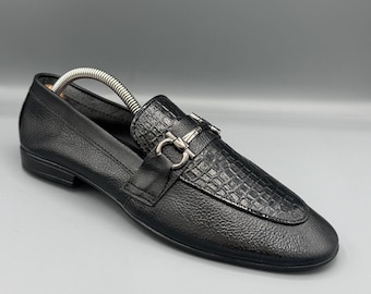 Mocasines de cuero negro para hombre con detalle metálico, sin cordones, con suela de goma / zapatos formales ligeros que no se arrugan