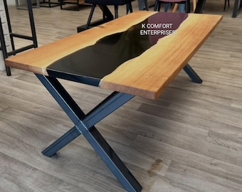 Flusstisch Akazienholz: Schwarzes Epoxidharz, Live Edge Design