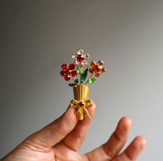 Tussy mussy brooch discount
