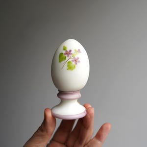 FENTON 花柄 カスタードサテンガラス 2つセット 1匹耳負傷 CHOICE: Fenton Glass Satin Egg Signed - Etsy