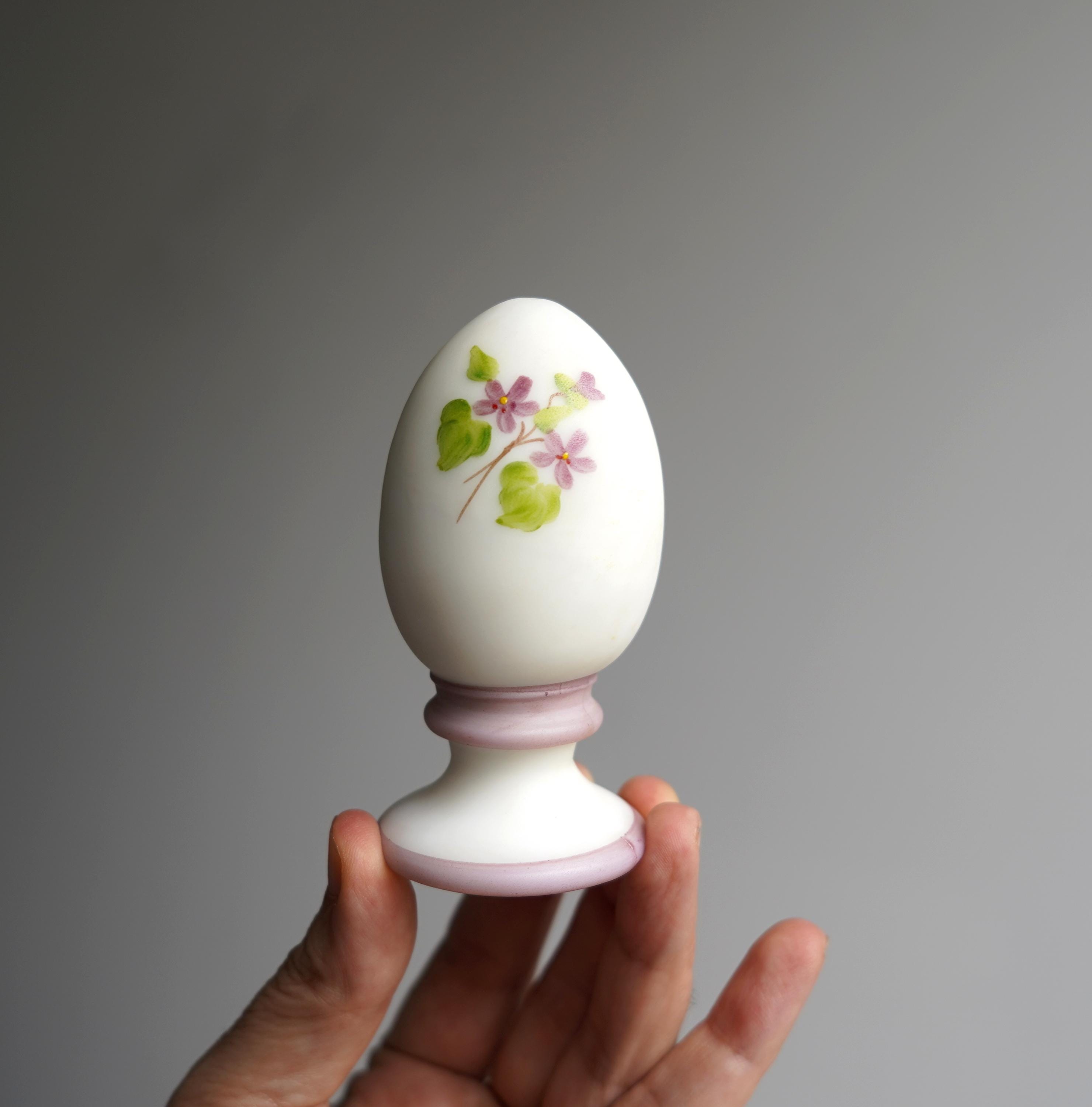 FENTON 花柄 カスタードサテンガラス 2つセット 1匹耳負傷 CHOICE: Fenton Glass Satin Egg Signed - Etsy