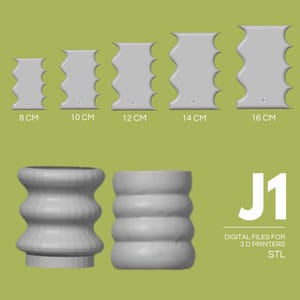 Pode incluir: Imagem de objetos cinzentos impressos em 3D, incluindo cinco formas entalhadas de 8 cm a 16 cm de altura e duas formas cilíndricas. O texto "J1" e "DIGITAL FILES FOR 3 D PRINTERS STL" também estão presentes.