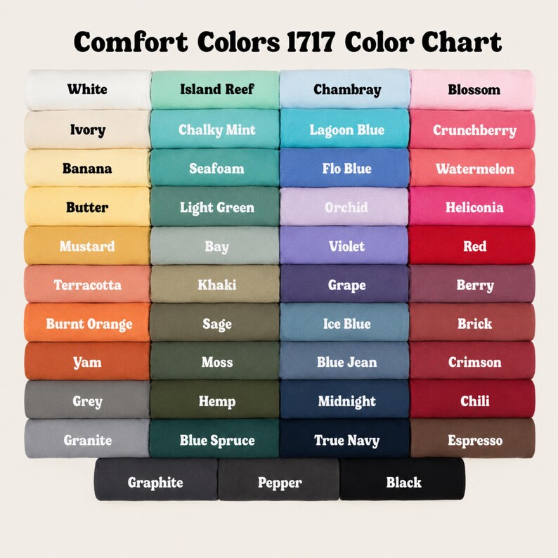 Puede incluir: Una carta de colores Comfort Colors 1717 que muestra una cuadr&iacute;cula de muestras de tela en varios tonos. La carta incluye colores como White, Ivory, Banana, Butter, Mustard, Terracotta, Burnt Orange, Yam, Grey, Granite, Island Reef, Chalky Mint, Seafoam, Light Green, Bay, Khaki, Sage, Moss, Hemp, Blue Spruce, Graphite, Chambray, Lagoon Blue, Flo Blue, Orchid, Violet, Grape, Ice Blue, Blue Jean, Midnight, True Navy, Pepper, Blossom, Crunchberry, Watermelon, Heliconia, Red, Berry, Brick, Crimson, Chili, Espresso y Black.