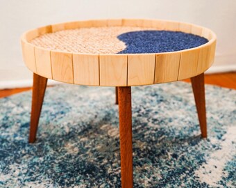 Salon pour chat Yin-Yang | Lit pour chat rond en acajou et if avec tapis marin et incrustation de grattoirs