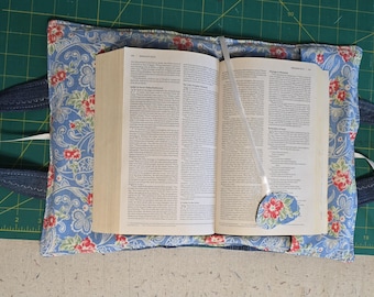 Upcycled gesteppte Denim-Bibelhülle