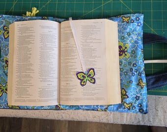 Upcycled gesteppte Denim-Bibelhülle