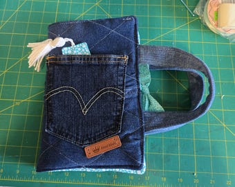 Upcycled gesteppte Denim-Bibelhülle