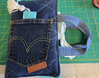 Upcycled gesteppte Denim-Bibelhülle