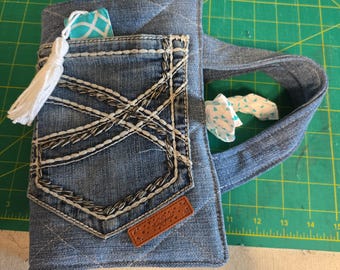 Upcycled gesteppte Denim-Bibelhülle