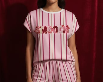 Pijama corto de San Valentín con rayas rosas SMOOCH / Ropa de dormir bonita y acogedora