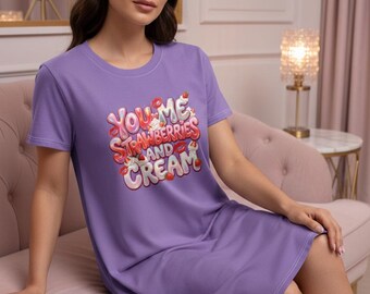 Vestido camisero con camiseta de fresas y crema "You Me" / Para San Valentín / Boda